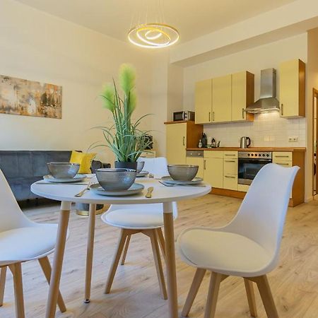 Cityapartment - 53 M², 2 Zimmer, Zentral, Netflix, Kueche, Waschmaschine Cottbus Kültér fotó