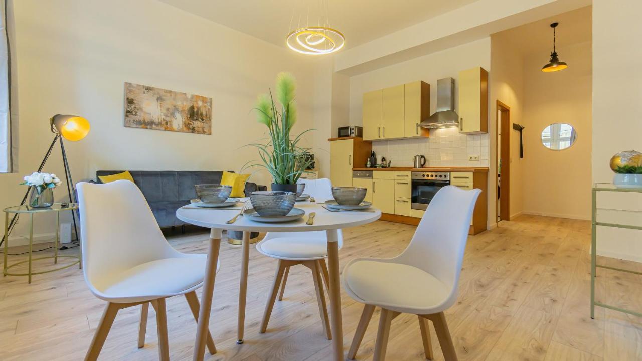 Cityapartment - 53 M², 2 Zimmer, Zentral, Netflix, Kueche, Waschmaschine Cottbus Kültér fotó