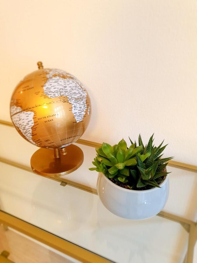 Cityapartment - 53 M², 2 Zimmer, Zentral, Netflix, Kueche, Waschmaschine Cottbus Kültér fotó