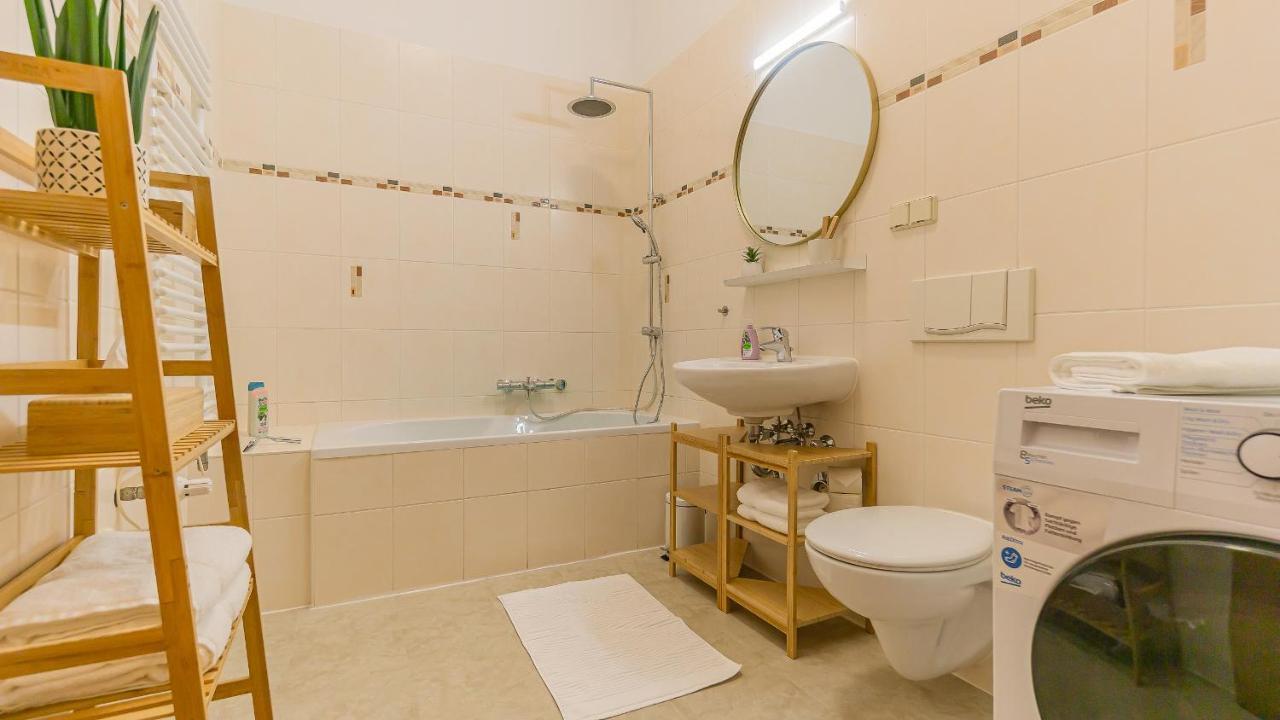 Cityapartment - 53 M², 2 Zimmer, Zentral, Netflix, Kueche, Waschmaschine Cottbus Kültér fotó