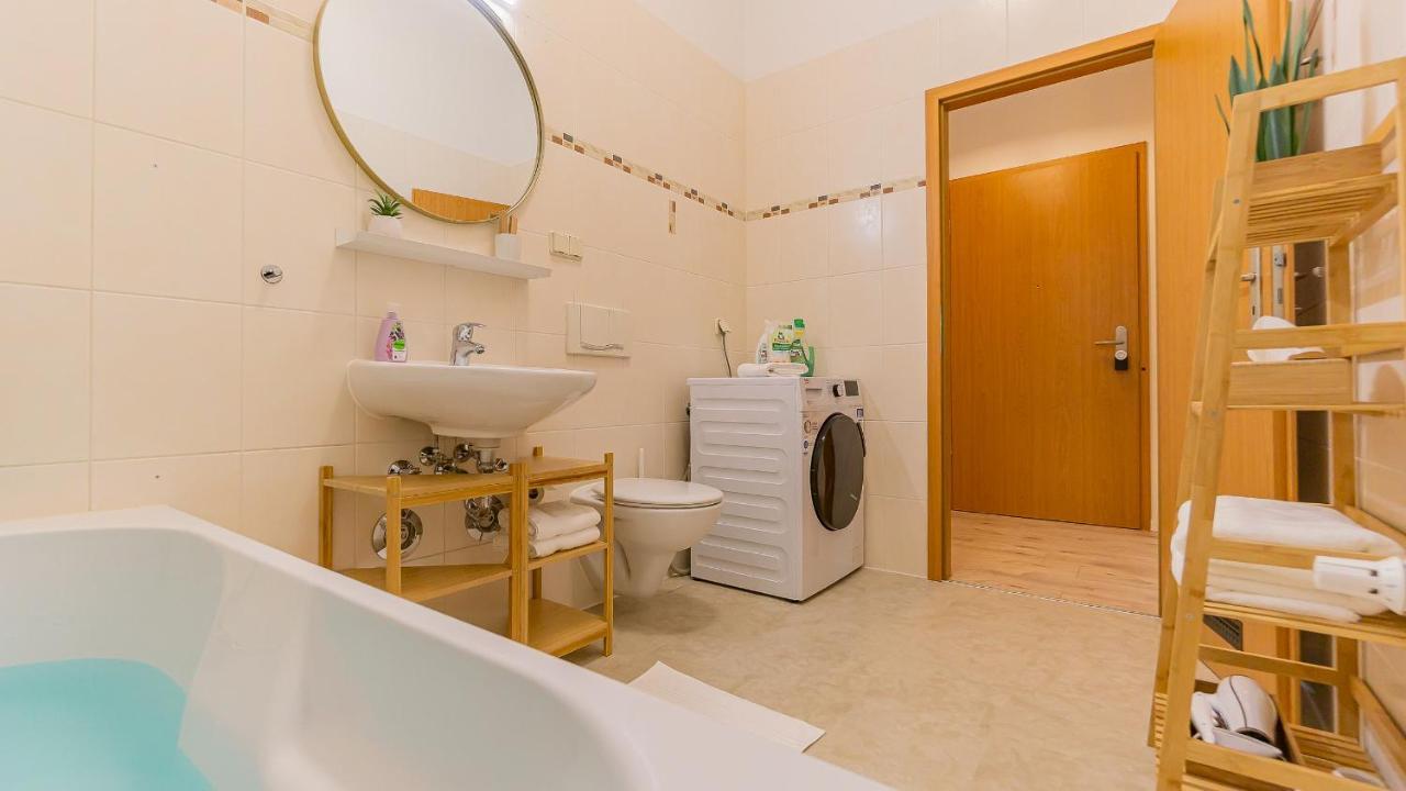 Cityapartment - 53 M², 2 Zimmer, Zentral, Netflix, Kueche, Waschmaschine Cottbus Kültér fotó